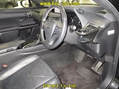 Lexus UX  с аукциона в Японии