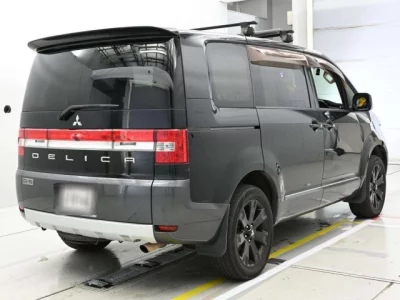 Mitsubishi DELICA D5