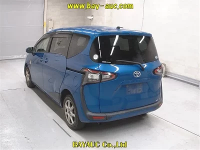 Toyota SIENTA  с аукциона в Японии