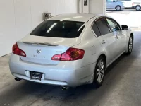 Nissan SKYLINE лот № 1071 оценка 3.5  с аукциона в Японии 1