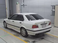 BMW 3-Series лот № 38123 оценка 4  с аукциона в Японии 5