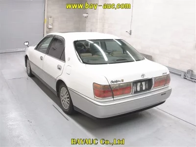 Toyota CROWN  с аукциона в Японии
