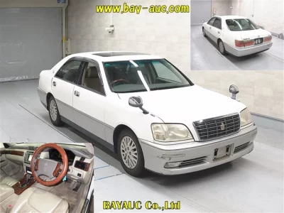 Toyota CROWN  с аукциона в Японии