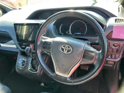 Toyota NOAH  с аукциона в Японии