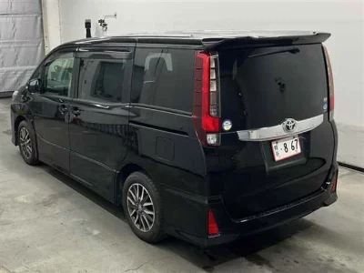 Toyota NOAH  с аукциона в Японии