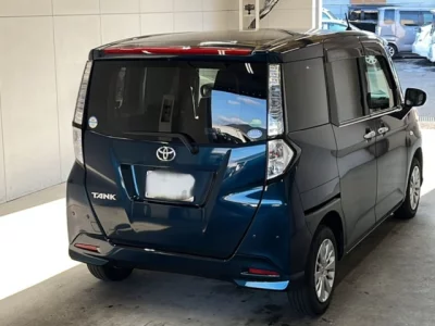 Toyota TANK