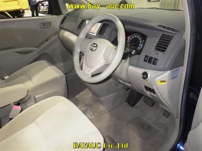 Toyota ISIS  с аукциона в Японии