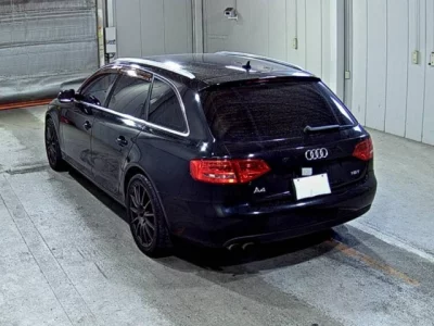Audi A4  с аукциона в Японии