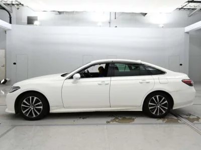 Toyota CROWN  с аукциона в Японии