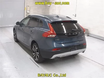 Volvo V40  с аукциона в Японии