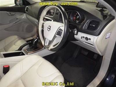 Volvo V40  с аукциона в Японии