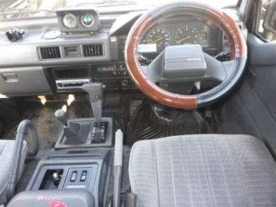Mitsubishi DELICA WAGON