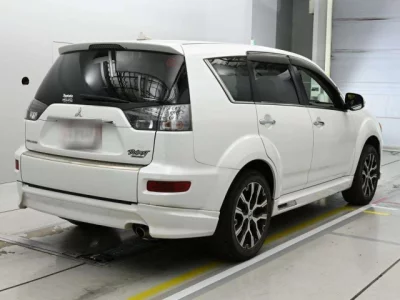 Mitsubishi OUTLANDER  с аукциона в Японии
