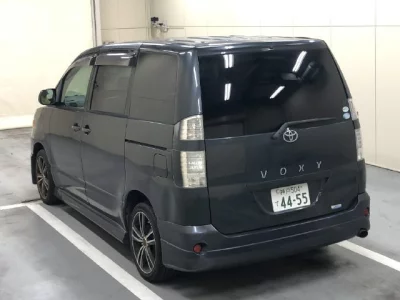 Toyota VOXY  с аукциона в Японии
