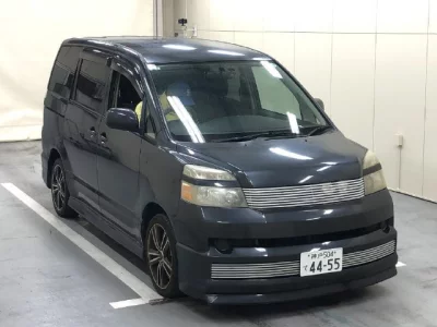 Toyota VOXY  с аукциона в Японии