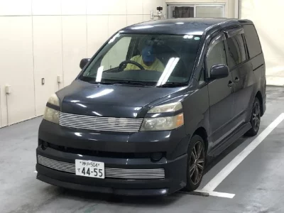 Toyota VOXY  с аукциона в Японии