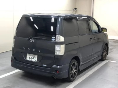 Toyota VOXY  с аукциона в Японии
