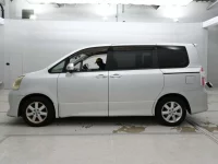 Toyota NOAH лот № 90057 оценка 3.5  с аукциона в Японии 3