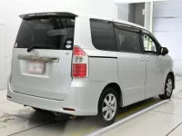 Toyota NOAH лот № 90057 оценка 3.5  с аукциона в Японии 1