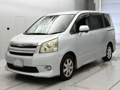 Toyota NOAH  с аукциона в Японии