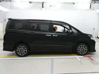 Toyota VOXY лот № 30009 оценка 4  с аукциона в Японии 2