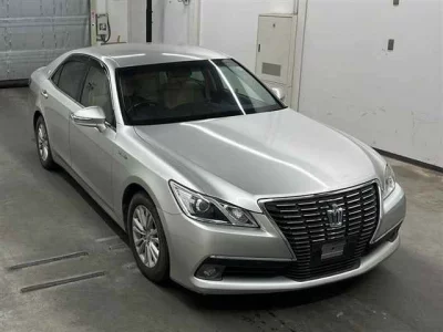 Toyota CROWN  с аукциона в Японии