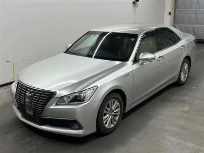 Toyota CROWN  с аукциона в Японии