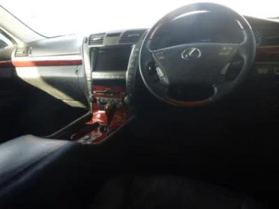 Lexus LS  с аукциона в Японии