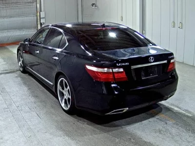 Lexus LS  с аукциона в Японии