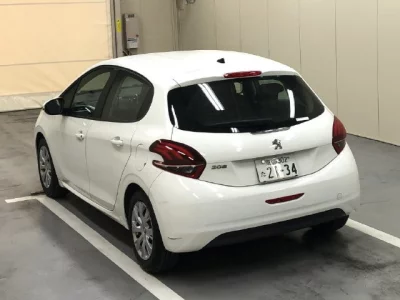 Peugeot 208  с аукциона в Японии