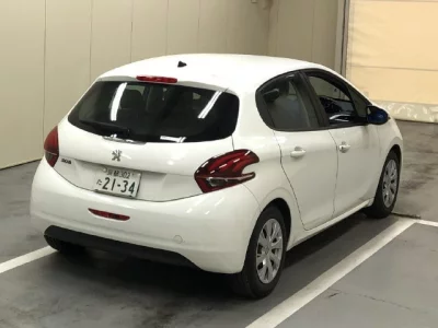 Peugeot 208  с аукциона в Японии