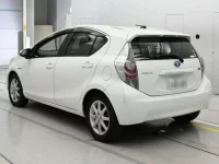 Toyota AQUA лот № 30012 оценка 4  с аукциона в Японии 5