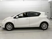 Toyota AQUA лот № 30012 оценка 4  с аукциона в Японии 3