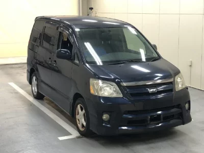 Toyota NOAH  с аукциона в Японии