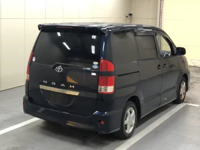 Toyota NOAH  с аукциона в Японии