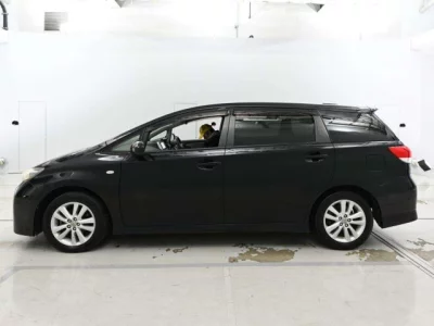 Toyota WISH  с аукциона в Японии