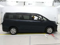 Toyota VOXY лот № 30020 оценка 3.5  с аукциона в Японии 2