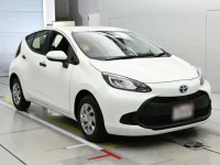 Toyota AQUA лот № 30028 оценка 5  с аукциона в Японии 4