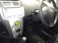 Toyota VITZ лот № 3501 оценка 3.5  с аукциона в Японии 2
