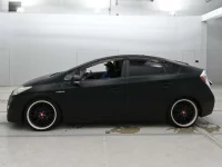 Toyota PRIUS лот № 30029 оценка RA  с аукциона в Японии 3