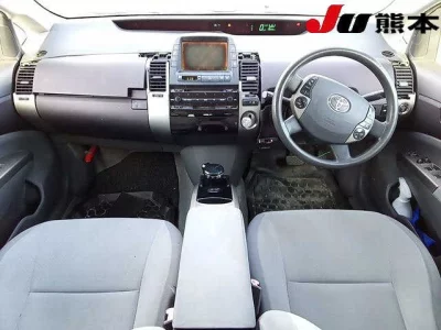 Toyota PRIUS  с аукциона в Японии