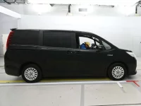 Toyota NOAH лот № 30033 оценка 3.5  с аукциона в Японии 2