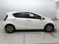 Toyota AQUA лот № 30034 оценка 3.5  с аукциона в Японии 2