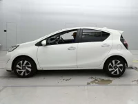 Toyota AQUA лот № 30034 оценка 3.5  с аукциона в Японии 3