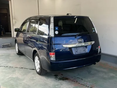 Toyota ISIS  с аукциона в Японии