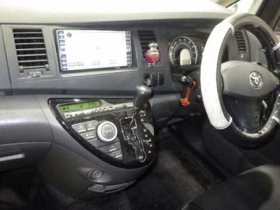 Toyota ISIS  с аукциона в Японии