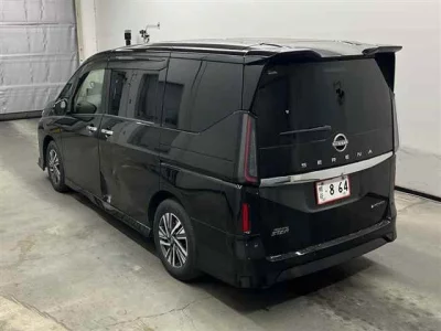 Nissan SERENA  с аукциона в Японии