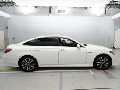 Toyota CROWN  с аукциона в Японии