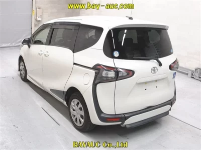 Toyota SIENTA  с аукциона в Японии
