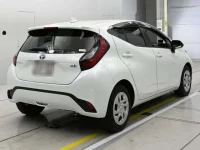 Toyota AQUA лот № 30049 оценка R  с аукциона в Японии 1